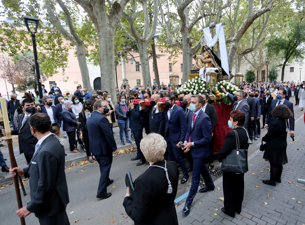 La Cofradía de la Sagrada Pasión de Cristo de Valladolid celebra la primera procesión en la ciudad desde el inicio de la pandemia  / LETICIA PÉREZ / ICAL