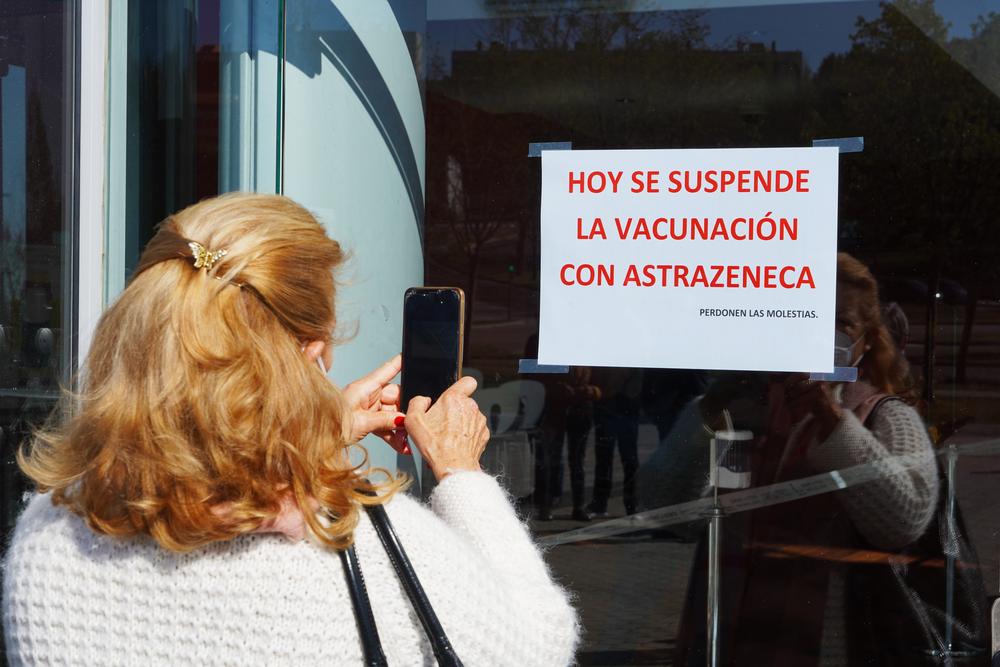 Castilla y León paraliza la vacunación con AstraZeneca  / MIRIAM CHACÓN / ICAL