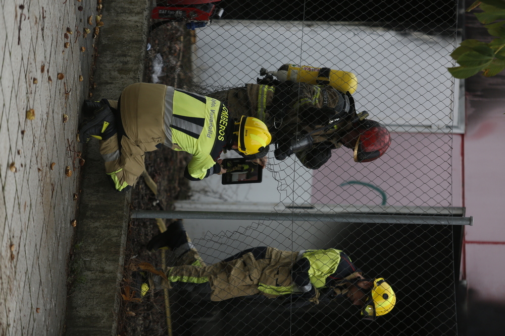 Incendio en un antiguo súper en Pinar de Jalón.  / J.T.