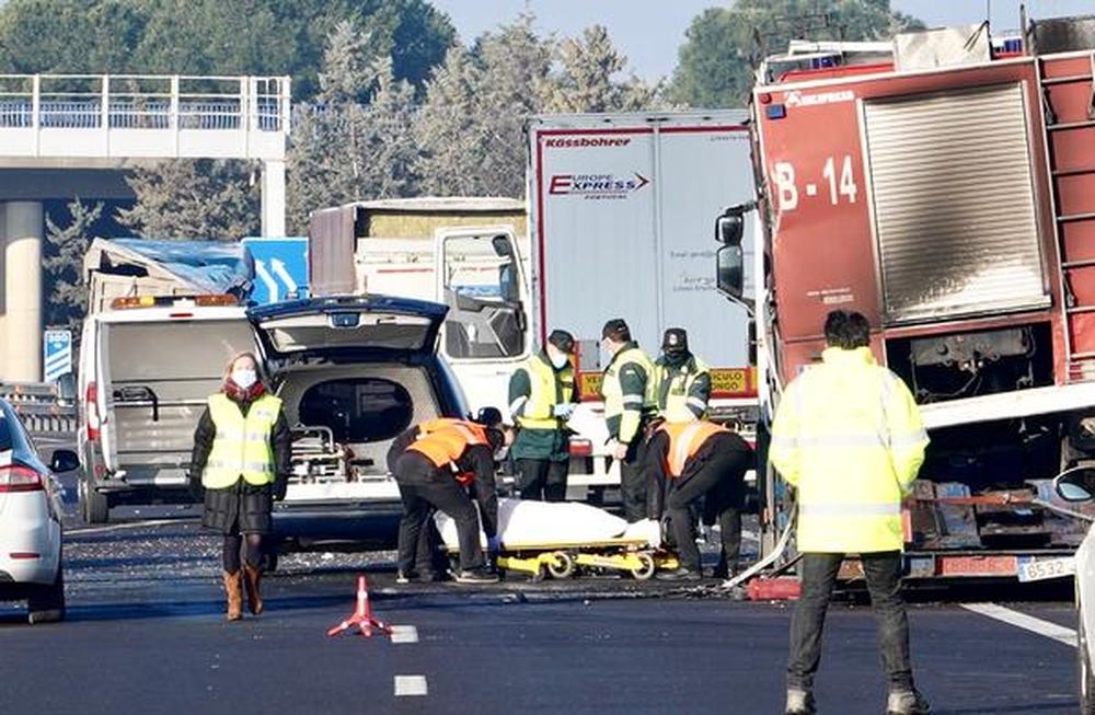 Tres personas fallecen en un accidente de tráfico en Tordesillas.  / ICAL