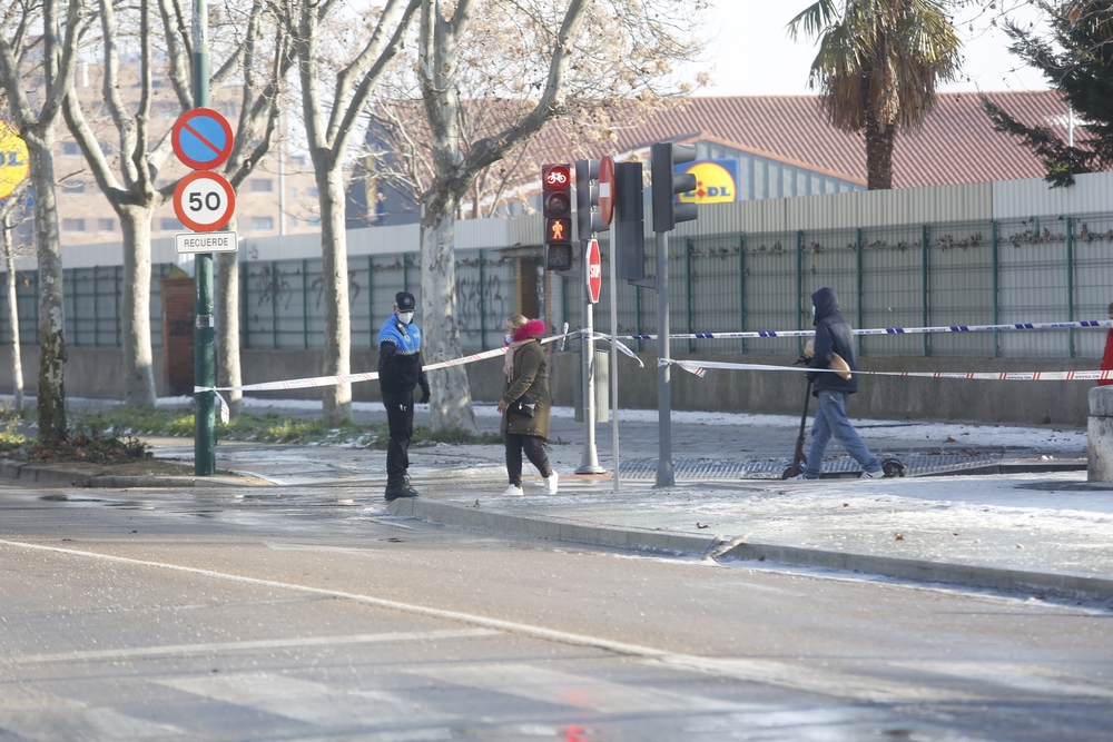 Reventón de una tubería en la Avenida Palencia  / JONATHAN TAJES