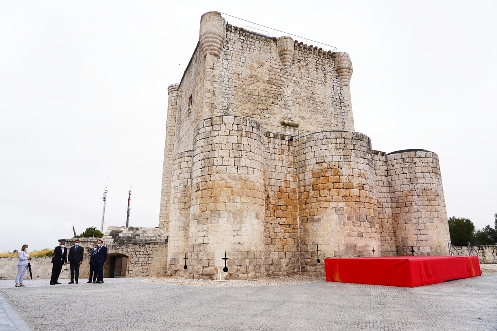 Visita a las obras de mejora en el castillo de Íscar.
