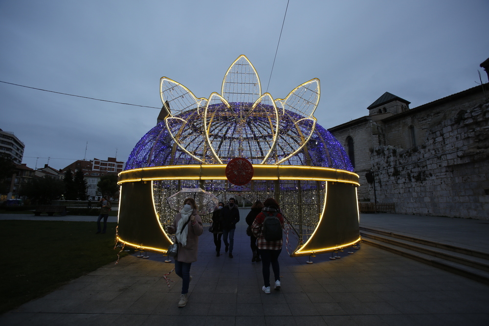 Luces de Navidad en plaza de Portugalete  / JONATHAN TAJES