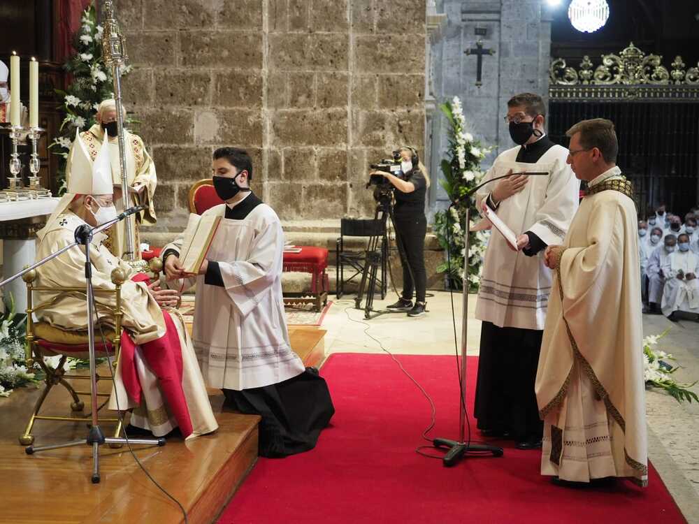 El vallisoletano Aurelio García, ordenado obispo en la Catedral.  / ARZOBISPADO