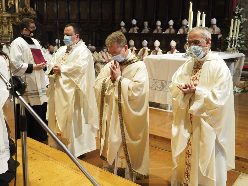 El vallisoletano Aurelio García, ordenado obispo en la Catedral.  / ARZOBISPADO