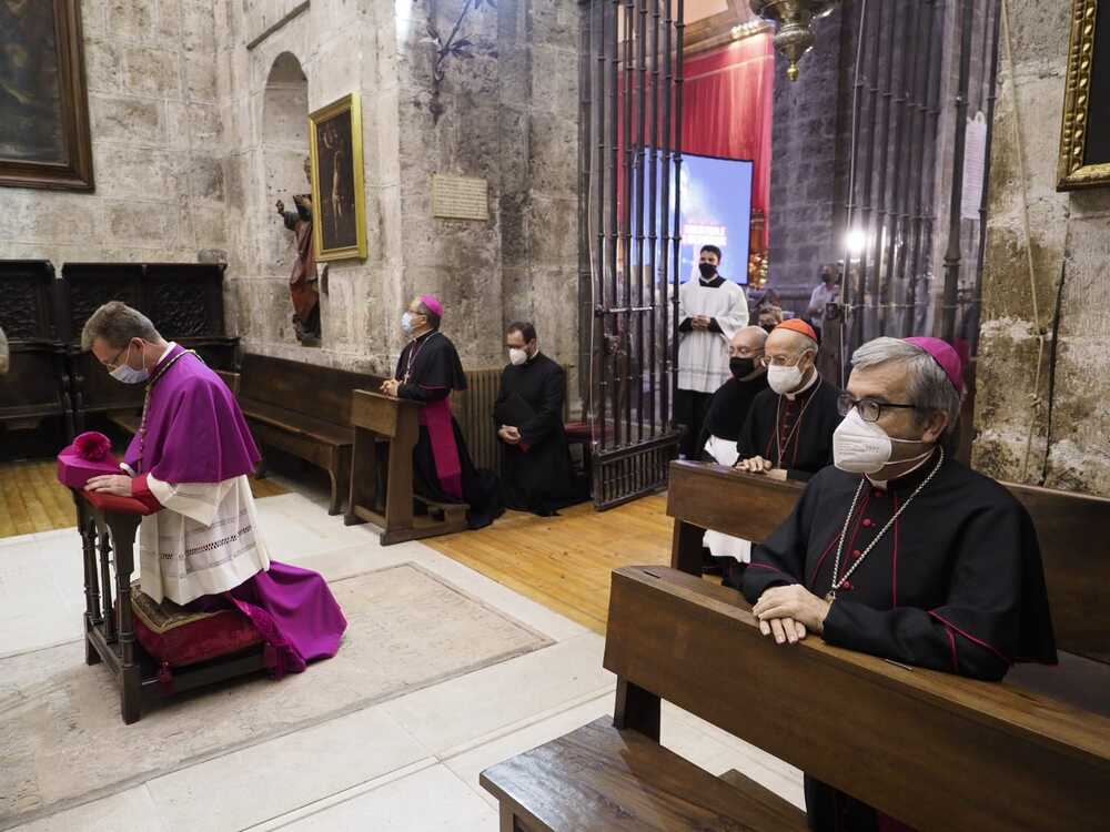 El vallisoletano Aurelio García, ordenado obispo en la Catedral.  / ARZOBISPADO