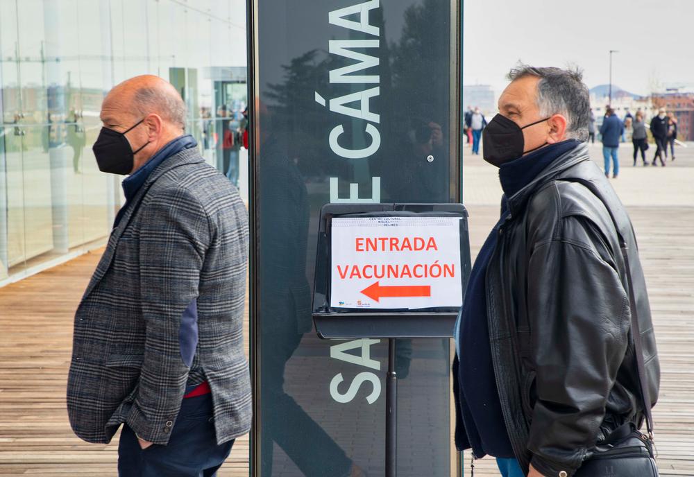 Valladolid reanuda la vacunación con AstraZeneca.  / E. MARGARETO (ICAL)