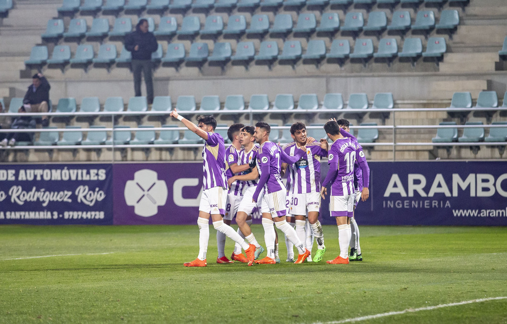 Imágenes del amistoso disputado en Palencia entre el Real Valladolid y el Getafe   / SARA MUNIOSGUREN