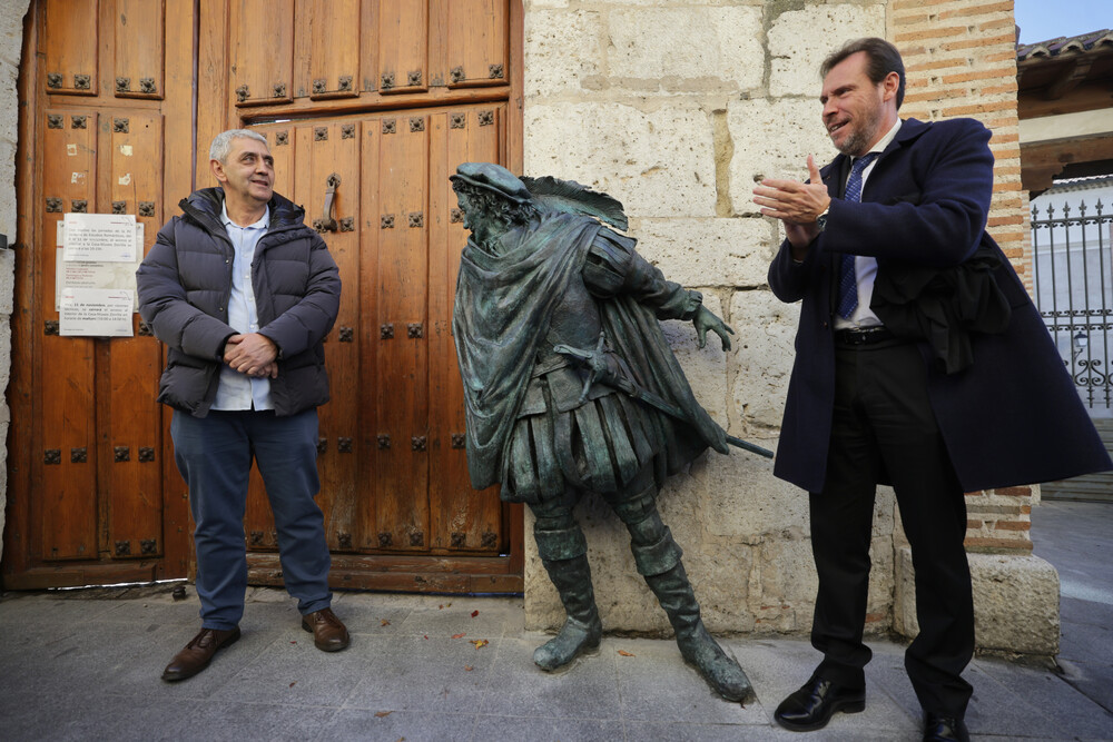 El alcalde de Valladolid inaugura la escultura de don Juan Tenorio