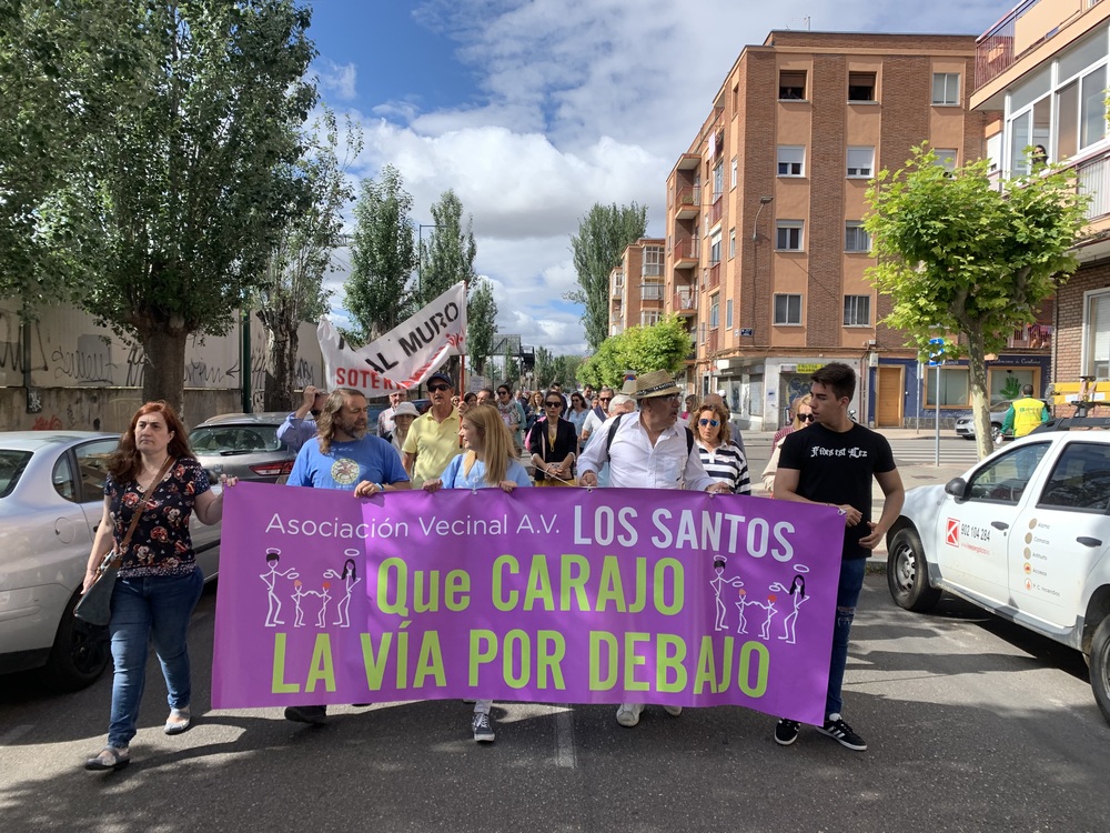 'Marcha contra el muro' de la Plataforma Soterramiento Ferrocarril.  / El Día de Valladolid
