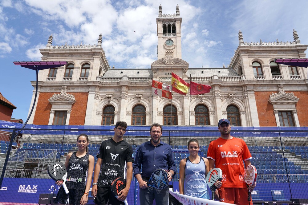 El alcalde de Valladolid visita las instalaciones de World Padel Tour  / MIRIAM CHACÓN / ICAL