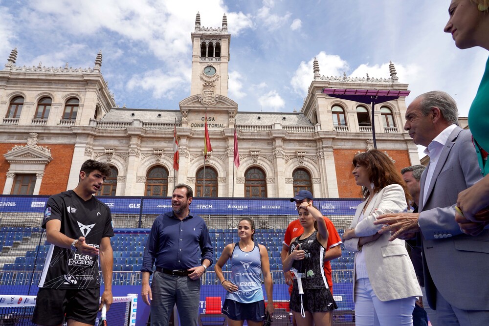 El alcalde de Valladolid visita las instalaciones de World Padel Tour  / MIRIAM CHACÓN / ICAL