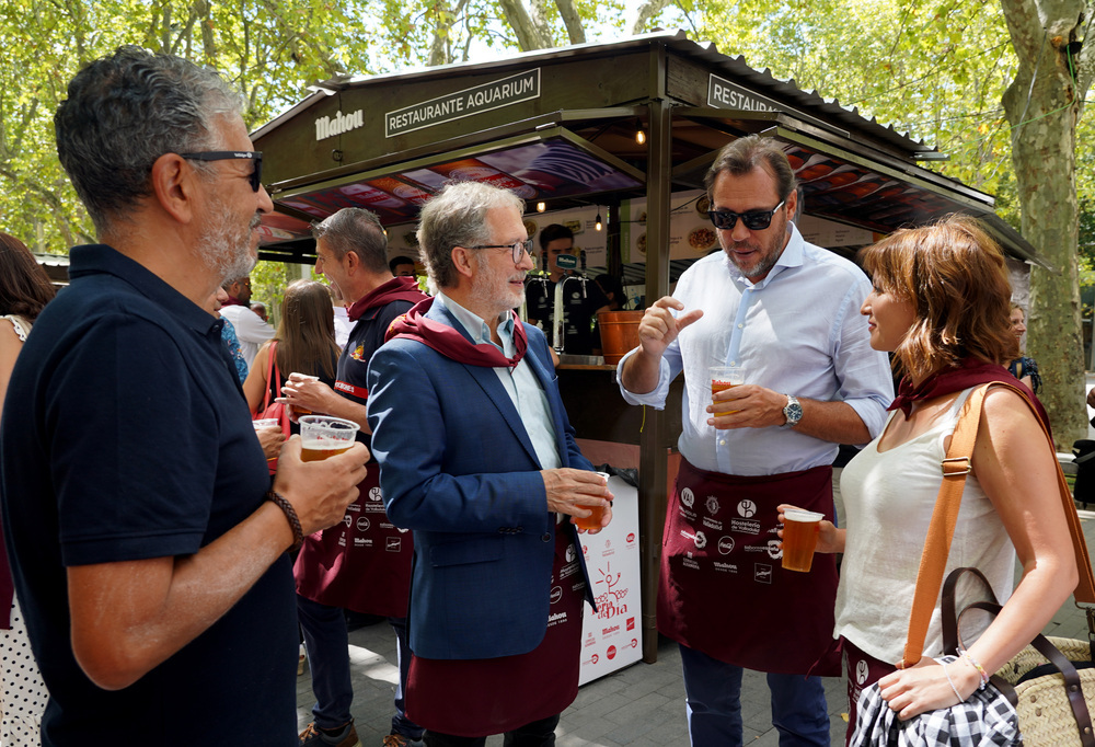 El alcalde de Valladolid, Óscar Puente, y el presidente de la Asociación de Hostelería de Valladolid, Jaime Fernández, inauguran oficialmente la Feria de Día 2022, con motivo de las fiestas de la Virgen de San Lorenzo.