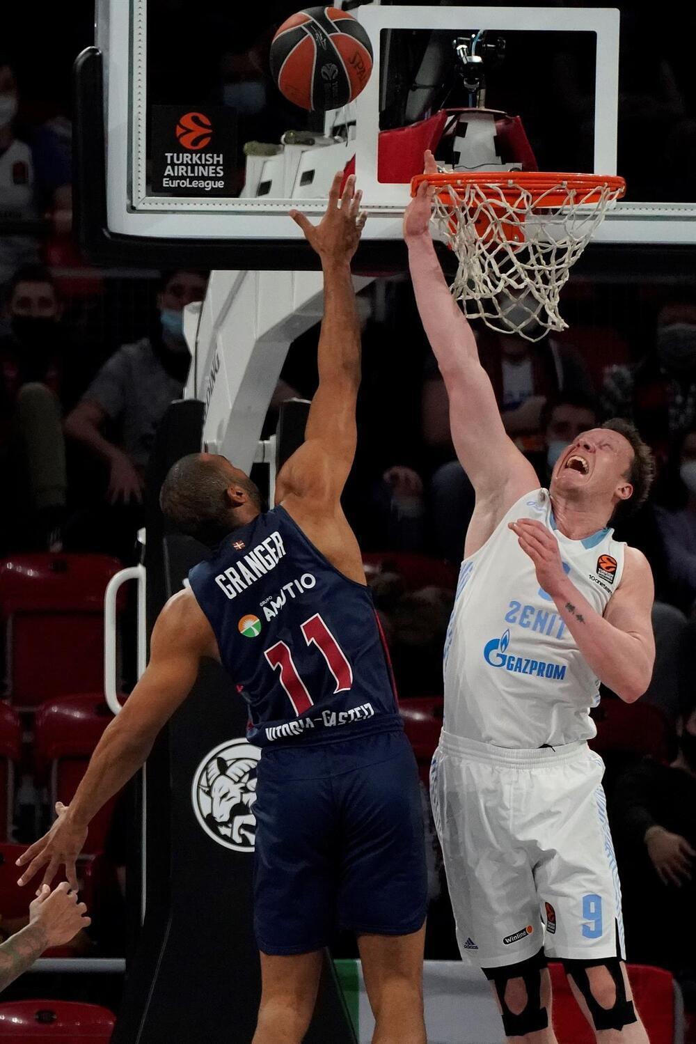 El Baskonia desinfla su ilusión en la segunda parte