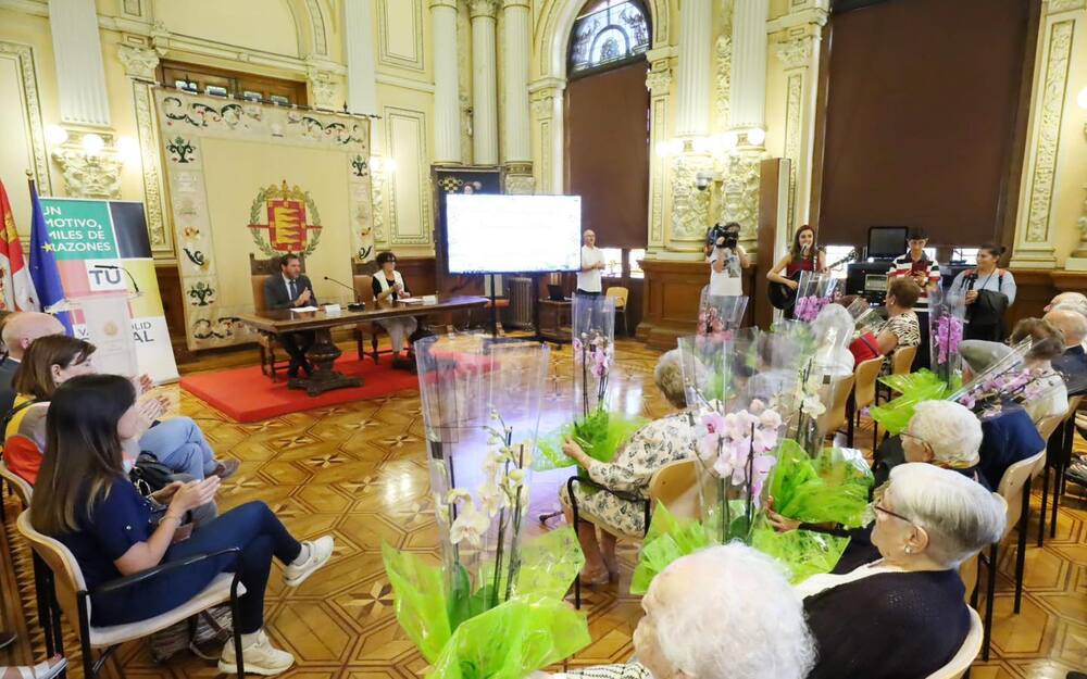 El Ayuntamiento rinde homenaje a las personas de mayor edad de Valladolid  / AYUNTAMIENTO DE VALLADOLID