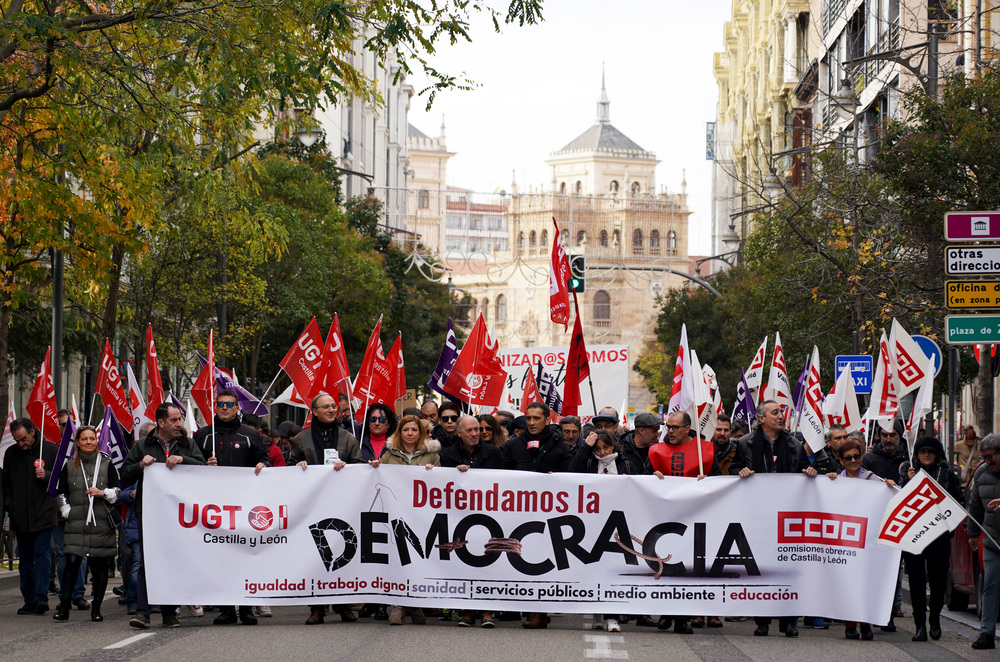 Manifestación de CCOO y UGT en defensa de la democracia  / ICAL