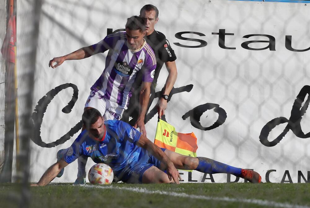 Partido entre el Barbadás y el Real Valladolid.  / EFE