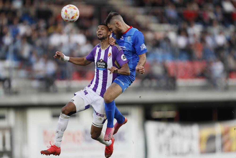 Partido entre el Barbadás y el Real Valladolid.  / EFE