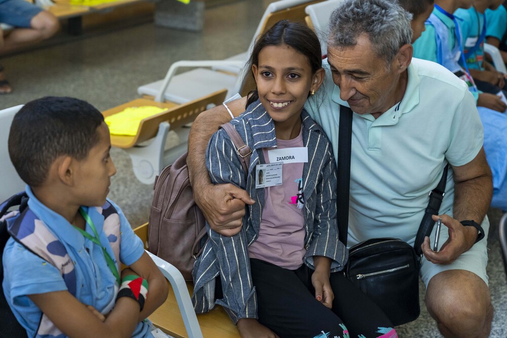 Llegada de 136 niños saharauis al aeropuerto de Valladolid para pasar el verano con familias de Castilla y León  / EDUARDO MARGARETO / ICAL