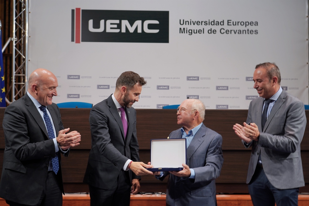 Entrega del Premio Fundación UEMC al bodeguero Jesús Yllera  / MIRIAM CHACÓN / ICAL