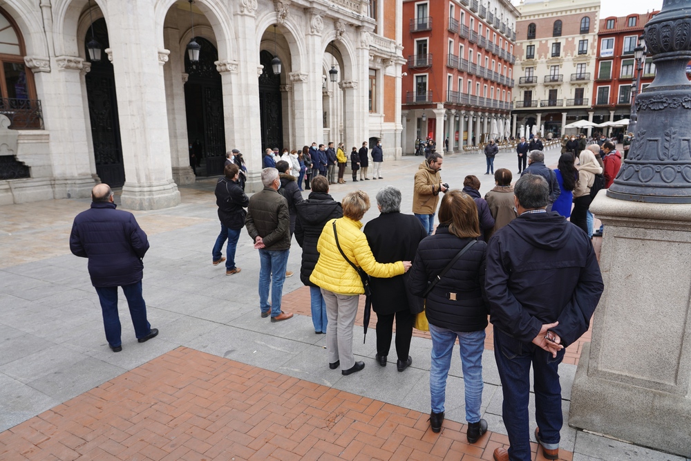 Concentración por Ucrania en el Ayuntamiento de Valladolid  / MIRIAM CHACÓN / ICAL