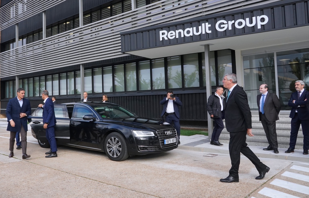 El presidente del Gobierno visita el centro de I+D+i de Renault Group en Valladolid  / MIRIAM CHACÓN / ICAL