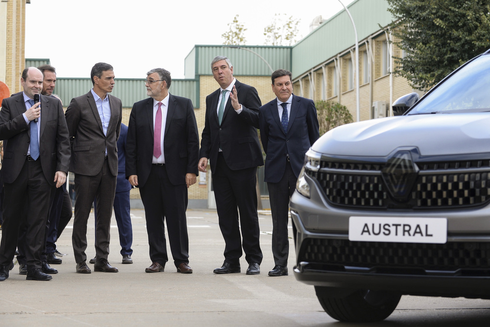 El presidente del Gobierno visita el centro de I+D+i de Renault Group en Valladolid  / EFE