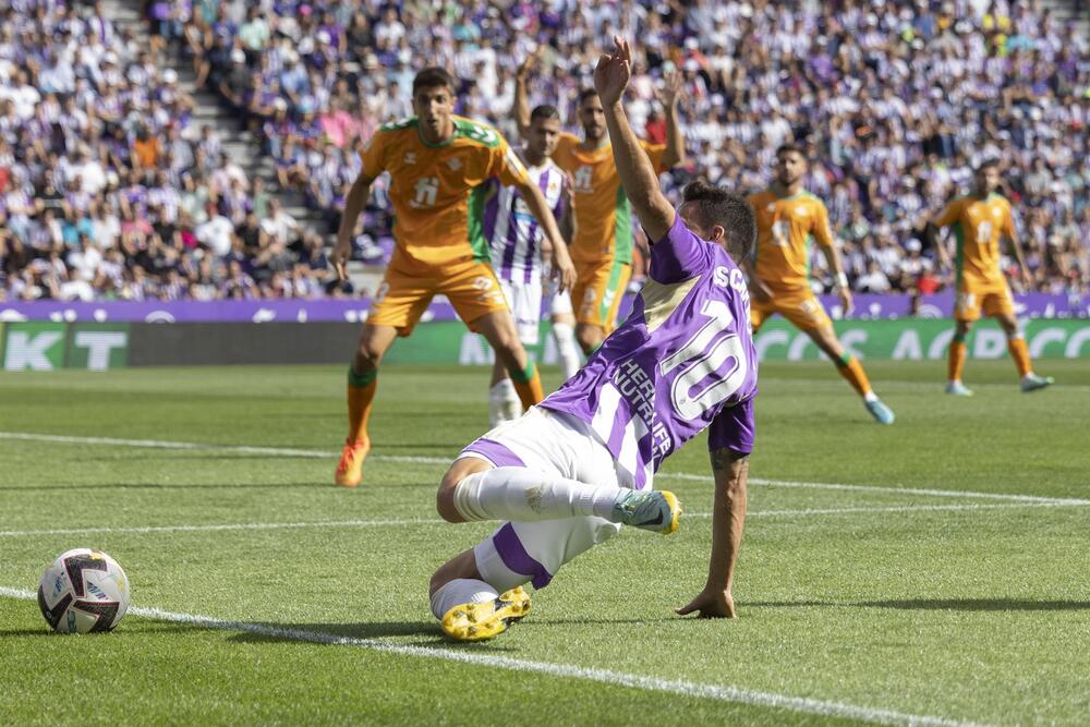 Óscar Plano, en el partido ante el Betis.  / EFE