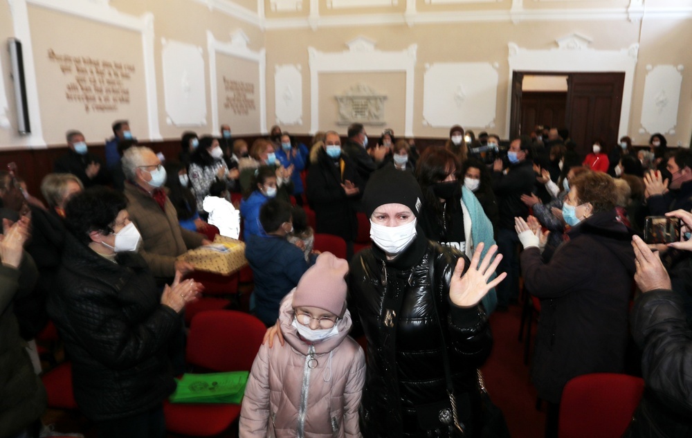 Recepción a las familias ucranianas llegadas a la localidad palentina de Paredes de Nava.