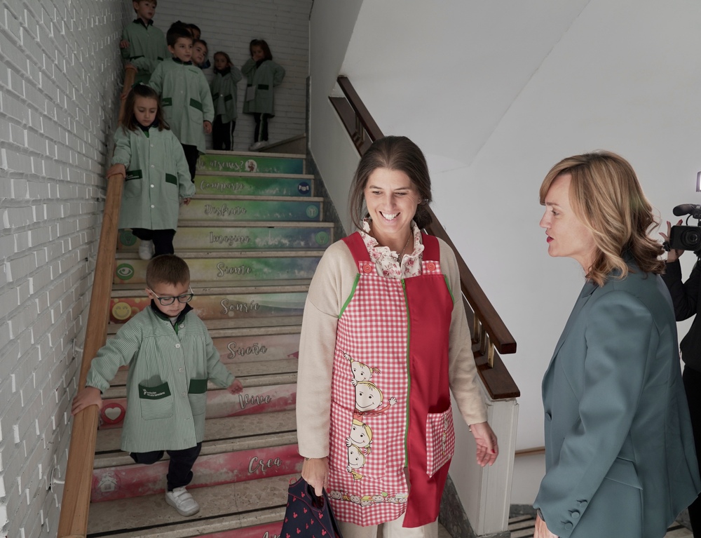 La ministra de Educación visita el Colegio Santa Teresa de Jesús  / EDUARDO MARGARETO / ICAL