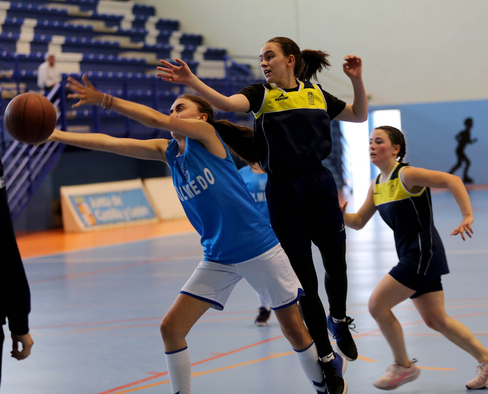 Finales de baloncesto y clausura del Campeonato Escolar.  / MONTSE.ALVAREZ