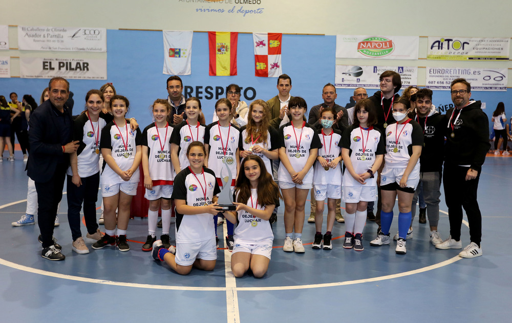 Finales de baloncesto y clausura del Campeonato Escolar.  / MONTSE.ALVAREZ