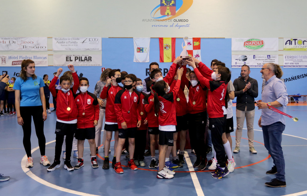 Finales de baloncesto y clausura del Campeonato Escolar.  / MONTSE.ALVAREZ
