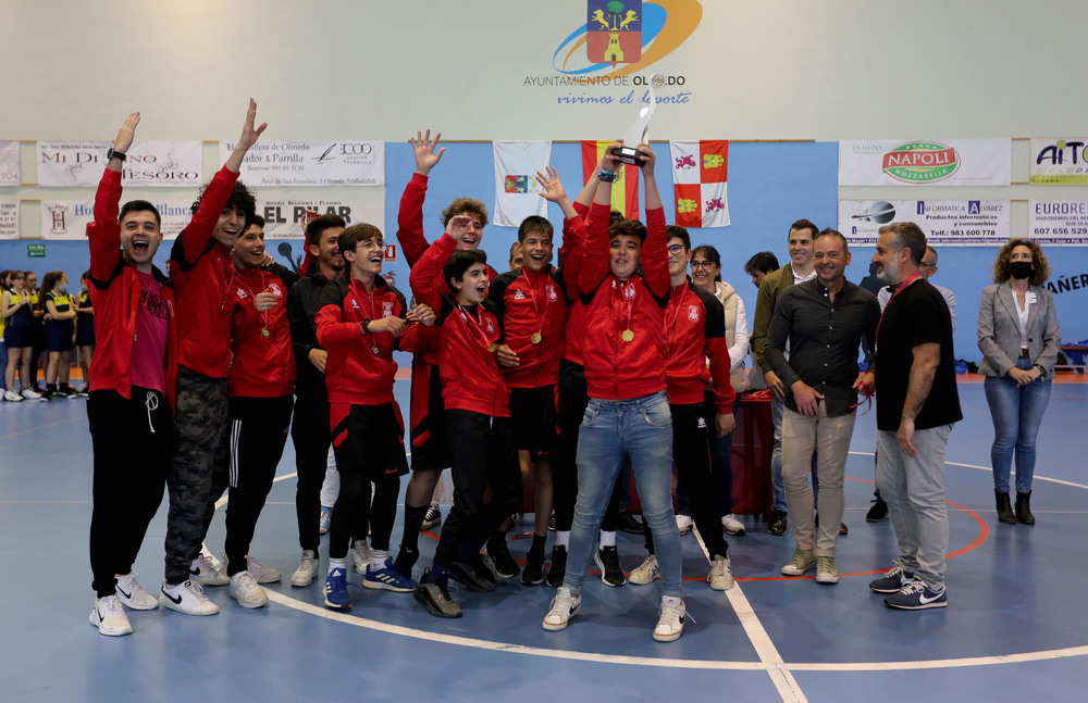 Finales de baloncesto y clausura del Campeonato Escolar.  / MONTSE.ALVAREZ