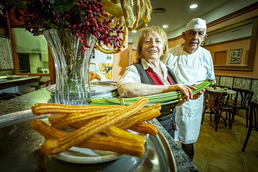 Josefa Pepi y su marido Vicente se jubilan después de 41 años trabajando en la hostelería 