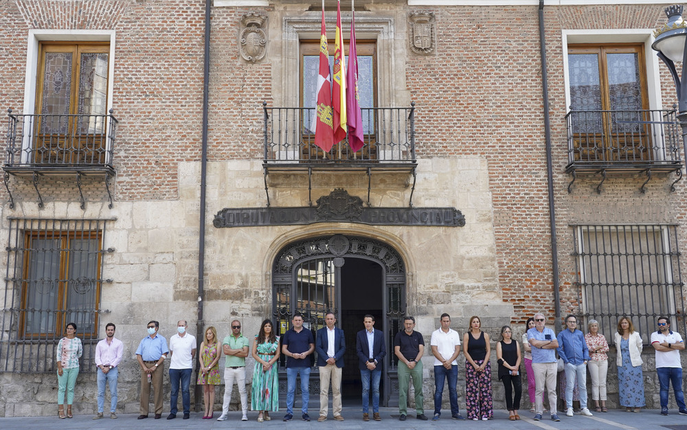 La Diputación de Valladolid convoca cinco minutos de silencio en homenaje a Miguel Ángel Blanco y en recuerdo a todas las víctimas del terrorismo.