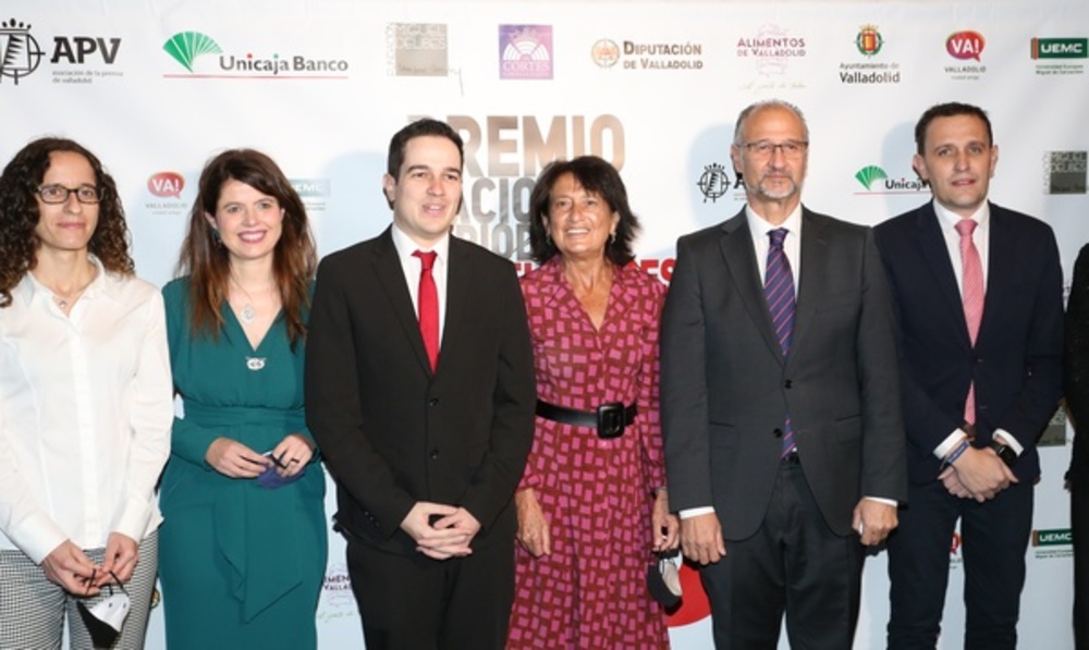 Lola Pons recoge el XXV Premio Nacional de Periodismo ‘Miguel Delibes’.