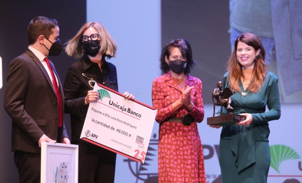 Lola Pons recoge el XXV Premio Nacional de Periodismo ‘Miguel Delibes’.  / ICAL