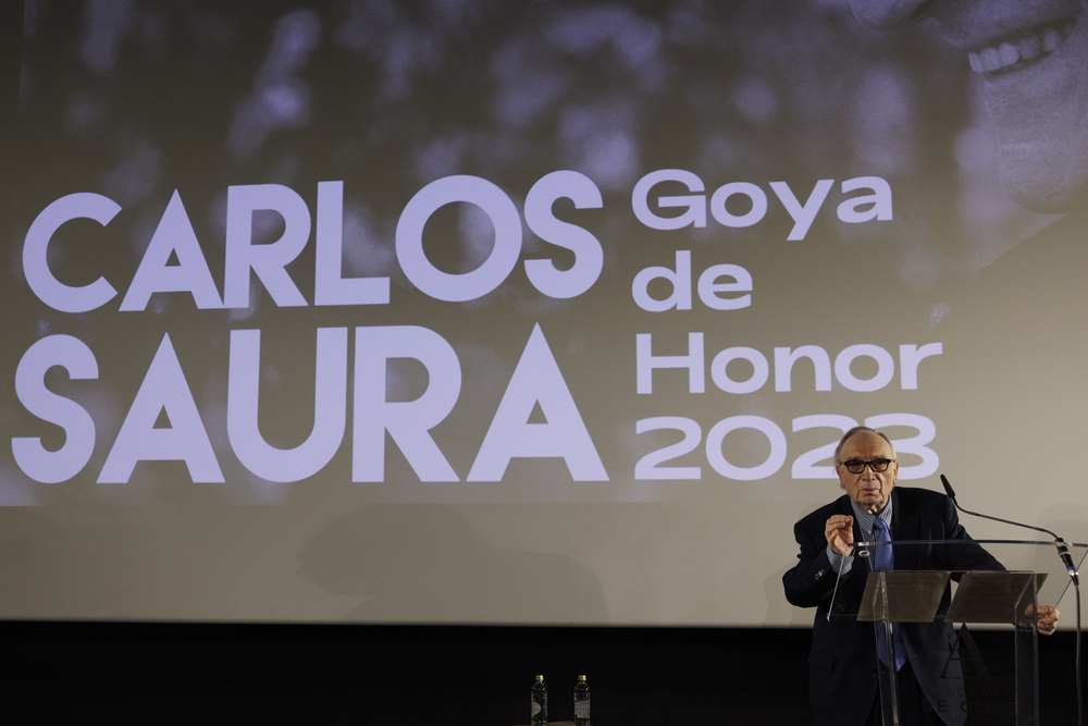 El presidente de la Academia de Cine, Fernando Méndez-Leite, durante el anuncio de que el director aragonés Carlos Saura recibirá el Goya de Honor 2023.