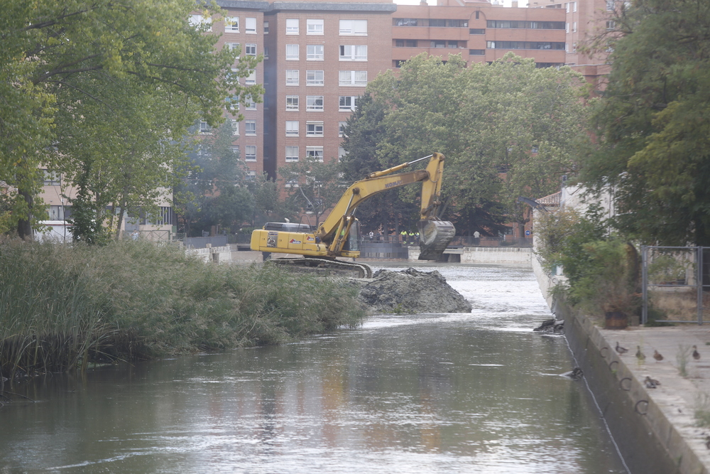 Llenado de la dársena del Canal de Castilla   / JONATHAN TAJES