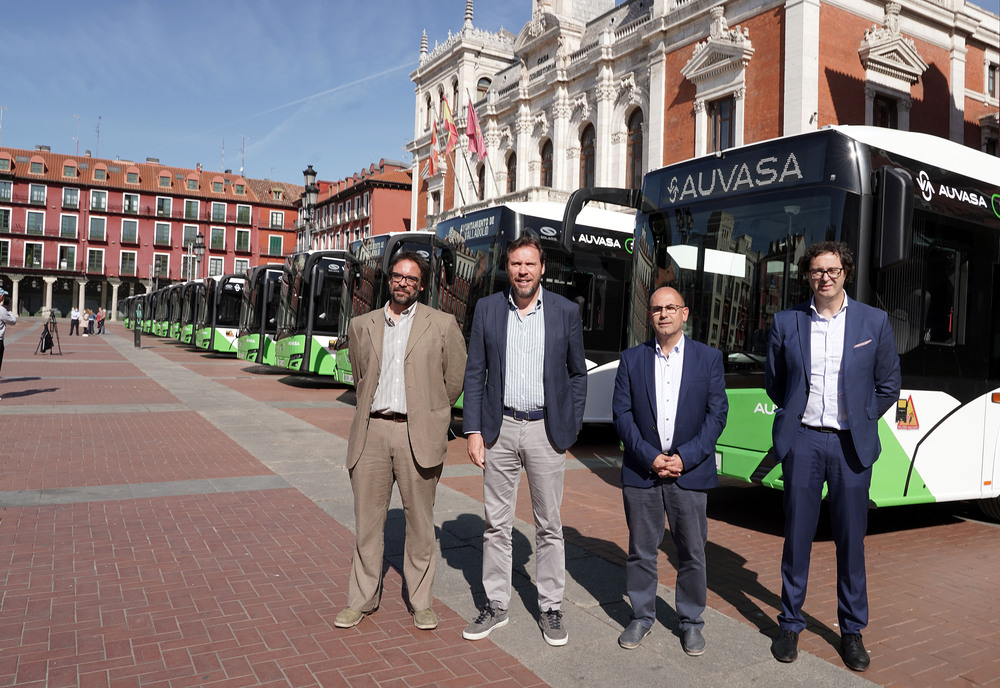 Presentación de los nuevos autobuses de Auvasa  / RUBÉN CACHO / ICAL