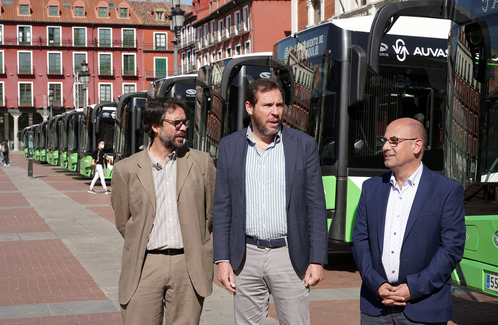 Presentación de los nuevos autobuses de Auvasa  / RUBÉN CACHO / ICAL