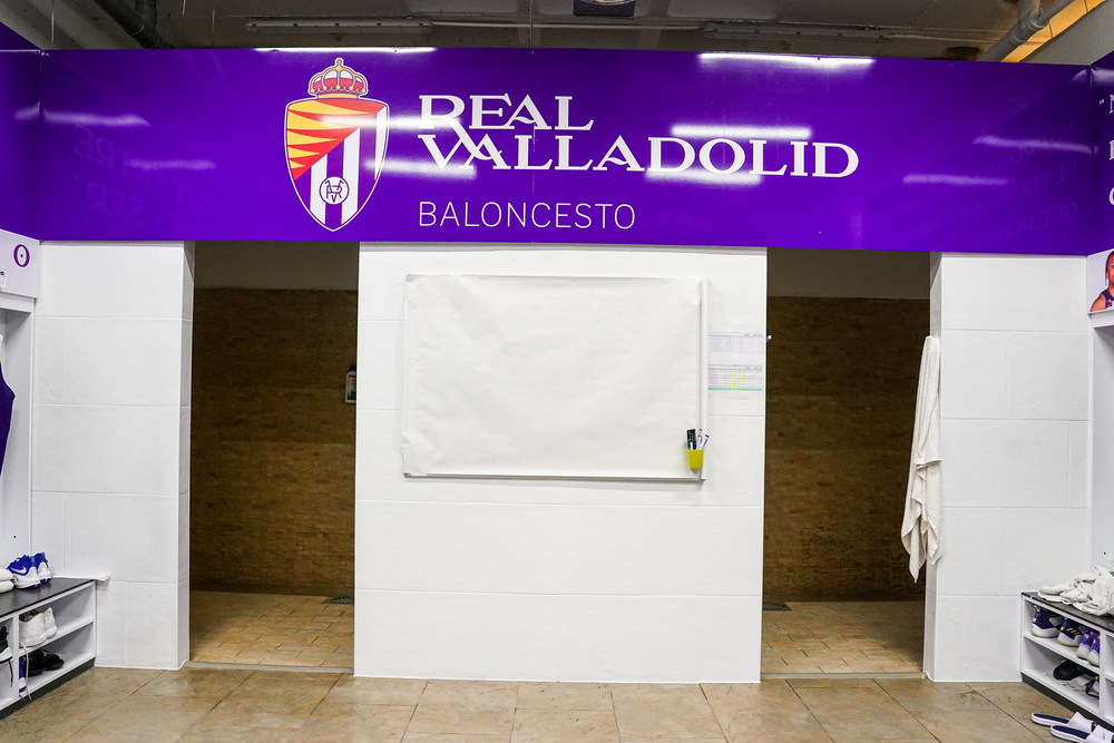 Fotos del renovado vestuario y la sala de fisioterapia del UEMC Real Valladolid Baloncesto.  / ANA PUENTE / REAL VALLADOLID