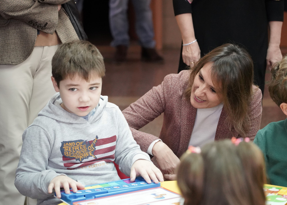 La consejera de Educación visita el Centro Concertado de Educación Especial ‘El Corro’ en Valladolid.  / ICAL