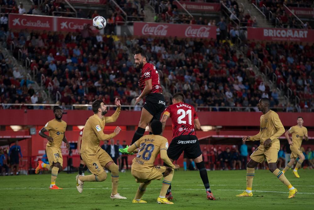 El Barça duerme líder con un gol de Lewandowski