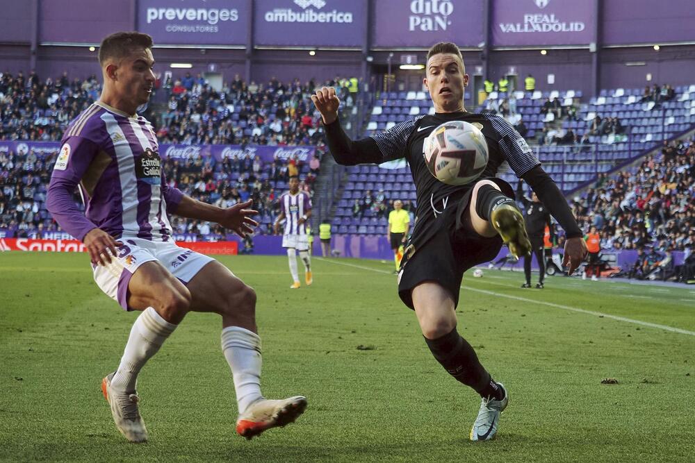 Imágenes del Real Valladolid-Elche.  / EFE