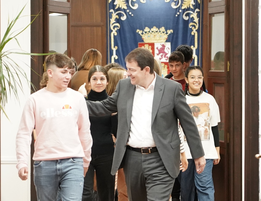 El presidente de la Junta preside el acto de constitución del Foro de Participación de la Infancia y la Adolescencia de Castilla y León  / RUBÉN CACHO / ICAL