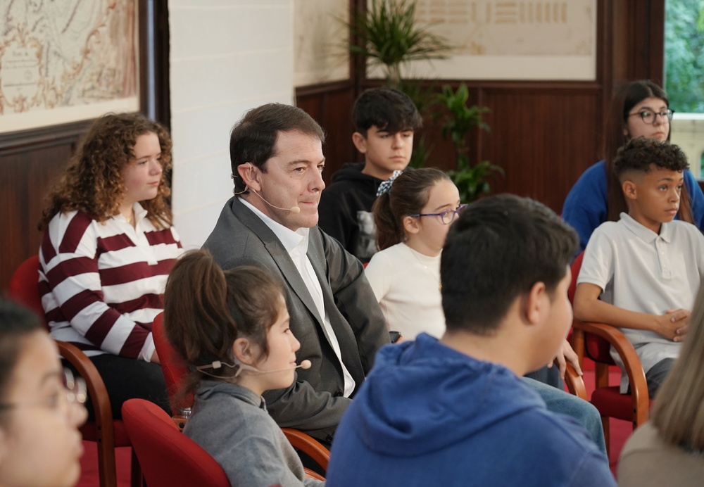 El presidente de la Junta preside el acto de constitución del Foro de Participación de la Infancia y la Adolescencia de Castilla y León  / RUBÉN CACHO / ICAL