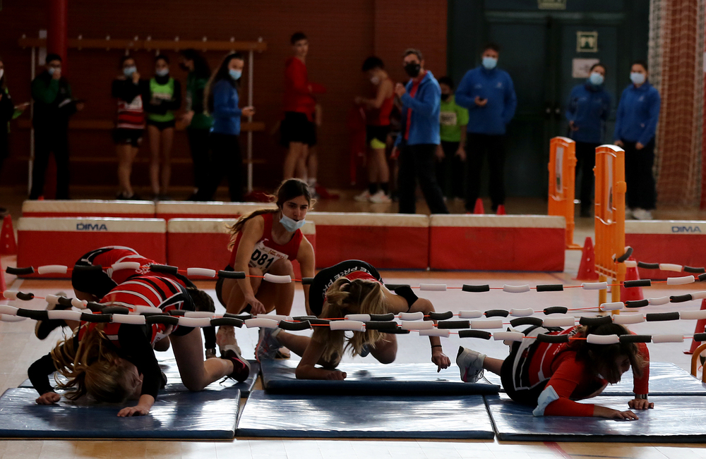 El polideportivo municipal de Boecillo acogió la segunda y última de las jornadas del 'Jugando al atletismo'.  / MONTSE.ALVAREZ