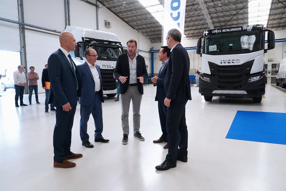 Iveco inaugura las nuevas instalaciones de Hyn Motor en Valladolid.  / MIRIAM CHACN ICAL